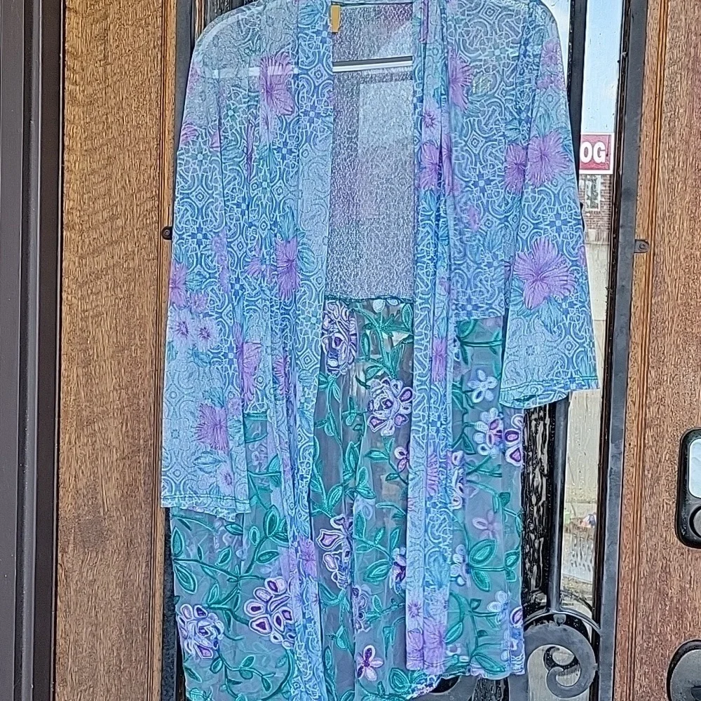 Floral Blue and Purple Women's 2 Piece Top - Picture 11 of 12